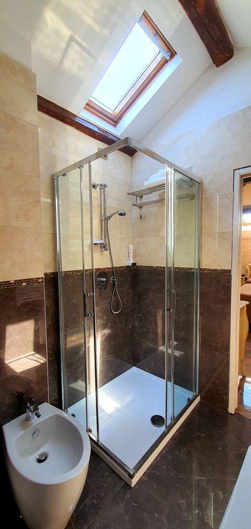 Bagno camera deluxe mansarda