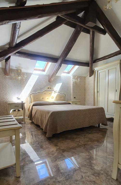 Letto camera deluxe mansarda
